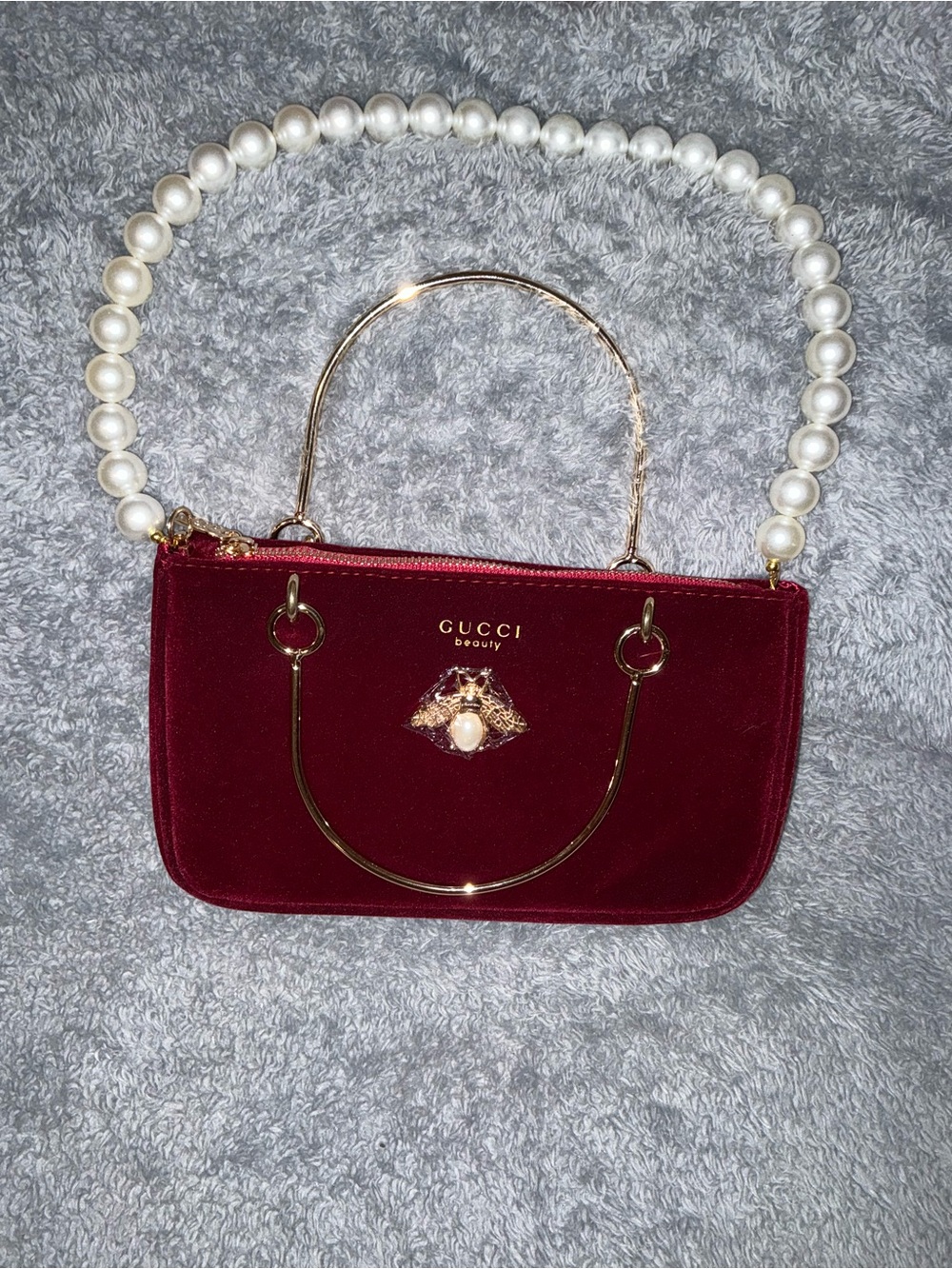 Gucci Beauty Red Velvet Pearl Handle Clutch Cosmetic Pouch Bee Embellished - Picture 2 of 8
